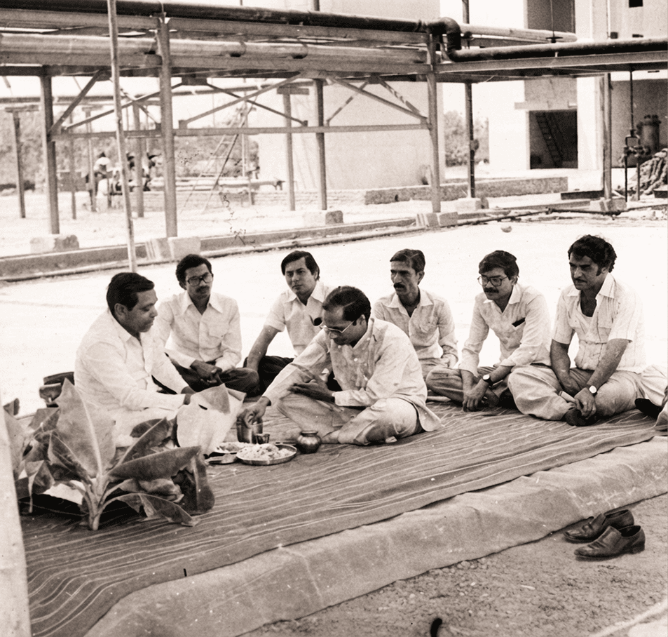Dr. Gupta and team at early Lupin facility